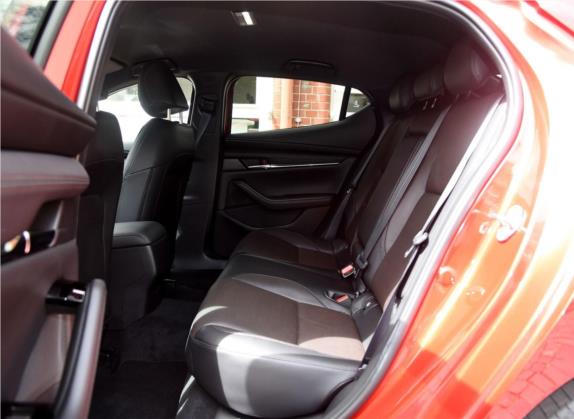 马自达3(进口) 2019款 两厢 SKYACTIV X Selection 欧洲版 车厢座椅   后排空间