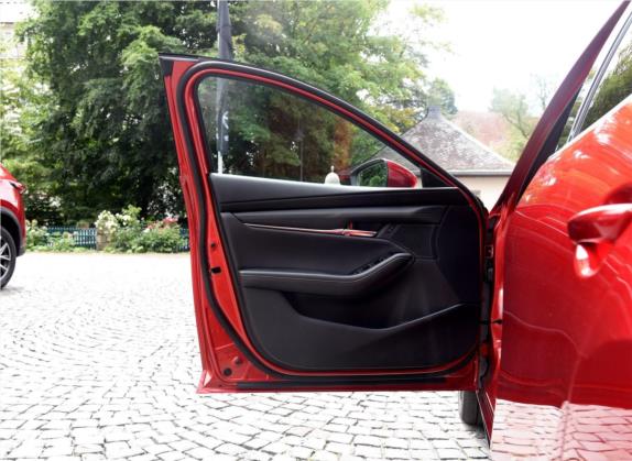 马自达3(进口) 2019款 两厢 SKYACTIV X Selection 欧洲版 车厢座椅   前门板