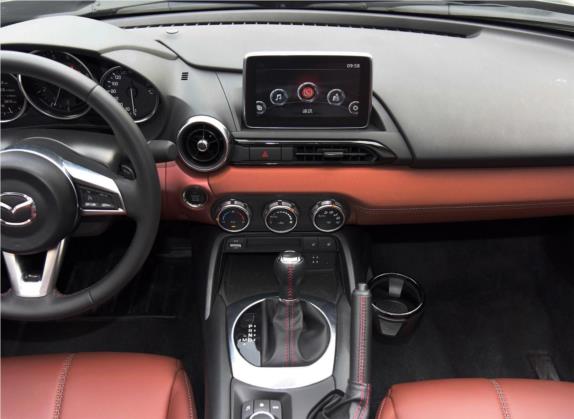 马自达MX-5 2018款 2.0L RF 铂钢灰 中控类   中控台