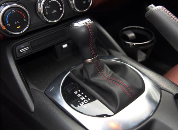 马自达MX-5 2018款 2.0L RF 铂钢灰 中控类   挡把