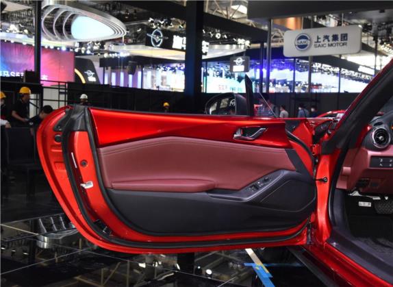 马自达MX-5 2018款 2.0L RF 水晶魂动红 车厢座椅   前门板