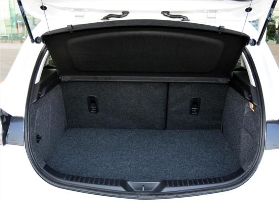 马自达3星骋 2012款 两厢 2.0L 手动运动型 车厢座椅   后备厢