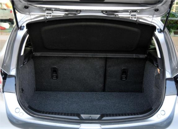 马自达3星骋 2012款 两厢 1.6L 自动精英型 车厢座椅   后备厢