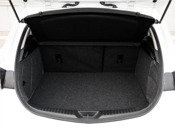 马自达3星骋 2013款 两厢 1.6L 自动精英型 车厢座椅   后备厢