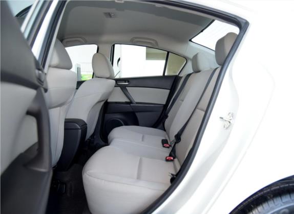 马自达3星骋 2015款 三厢 1.6L 自动舒适型 车厢座椅   后排空间