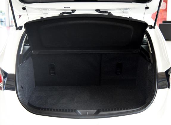 马自达3星骋 2015款 两厢 1.6L 手动舒适型 车厢座椅   后备厢