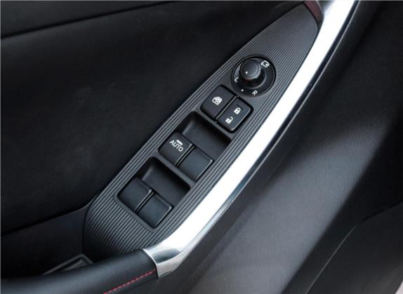 马自达CX-5 2013款 2.0L 自动四驱尊贵型 车厢座椅   门窗控制