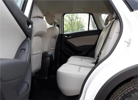 马自达CX-5 2015款 2.0L 手动两驱舒适型 车厢座椅   后排空间