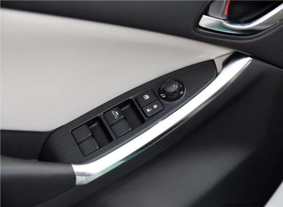 马自达CX-5 2015款 2.0L 手动两驱舒适型 车厢座椅   门窗控制