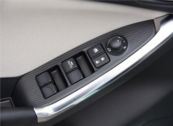 马自达CX-5 2015款 2.0L 自动两驱舒适型 车厢座椅   门窗控制