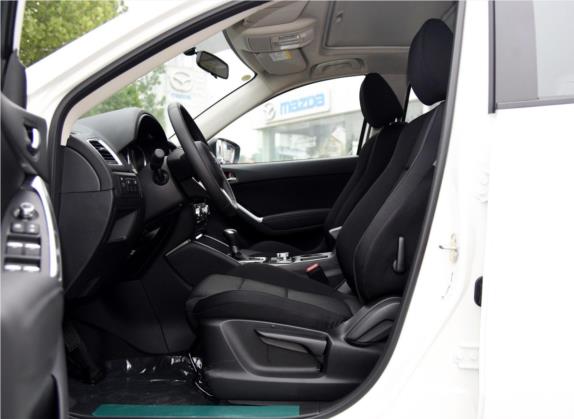 马自达CX-5 2015款 2.0L 自动两驱都市型 车厢座椅   前排空间
