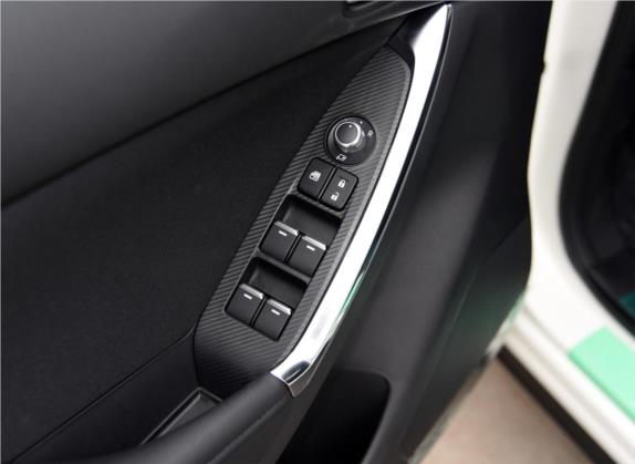 马自达CX-5 2015款 2.0L 自动两驱都市型 车厢座椅   门窗控制