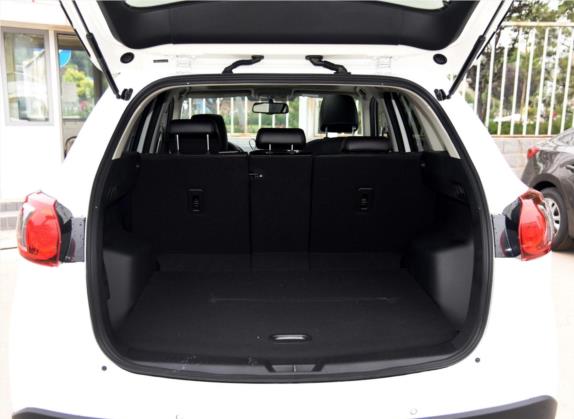 马自达CX-5 2015款 2.5L 自动四驱尊贵型 车厢座椅   后备厢