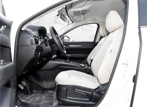 马自达CX-5 2017款 2.0L 手动两驱舒适型 国V 车厢座椅   前排空间