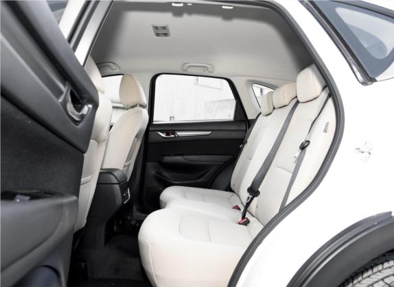 马自达CX-5 2017款 2.0L 手动两驱舒适型 国V 车厢座椅   后排空间