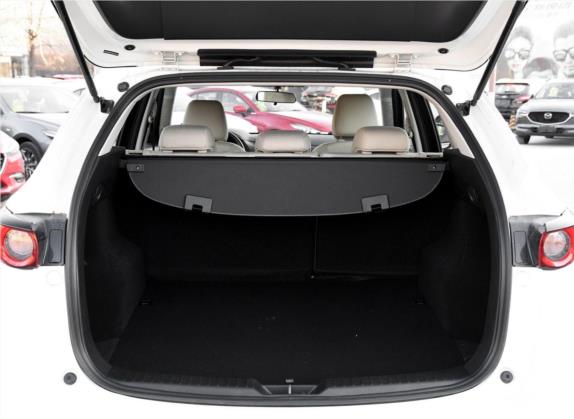 马自达CX-5 2017款 2.0L 手动两驱舒适型 国V 车厢座椅   后备厢