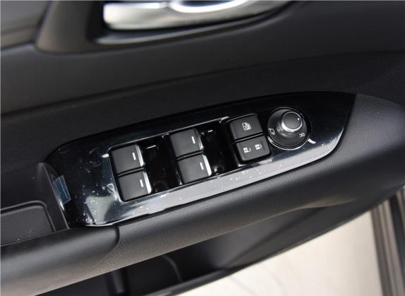 马自达CX-5 2017款 2.0L 自动两驱智尚型 国V 车厢座椅   门窗控制