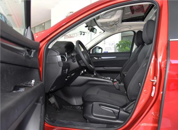 马自达CX-5 2019款 云控版 2.0L 自动两驱智尚型 国VI 车厢座椅   前排空间
