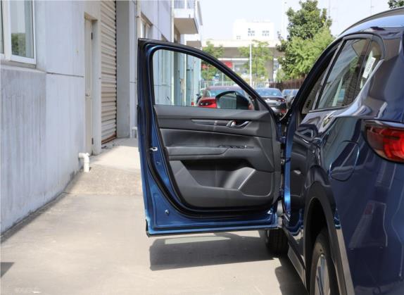 马自达CX-5 2020款 2.0L 自动两驱智尊型 车厢座椅   前门板