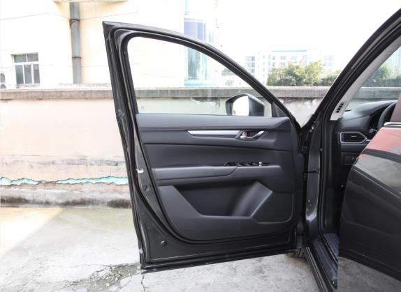 马自达CX-5 2022款 2.5L 自动两驱智慧型 车厢座椅   前门板