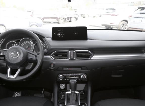 马自达CX-5 2022款 2.0L 自动两驱舒适型 中控类   中控台