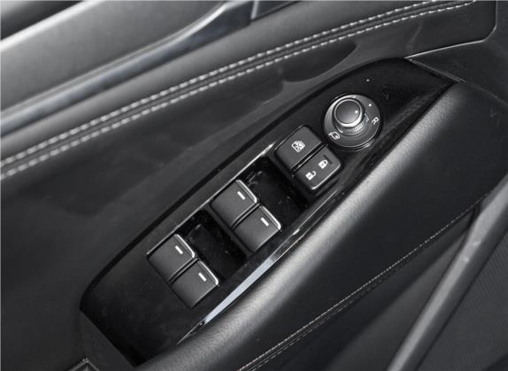 阿特兹 2020款 2.0L 蓝天尊贵版 车厢座椅   门窗控制