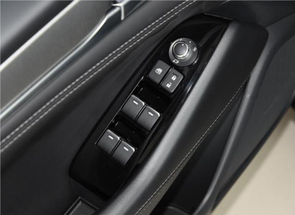阿特兹 2020款 2.5L 蓝天运动版 车厢座椅   门窗控制