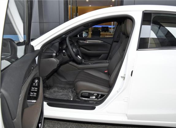 阿特兹 2020款 2.5L 蓝天尊崇版 车厢座椅   前排空间
