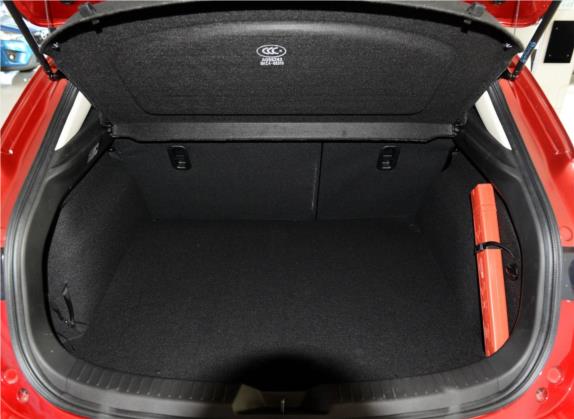 马自达3 昂克赛拉 2014款 两厢 1.5L 手动舒适型 车厢座椅   后备厢