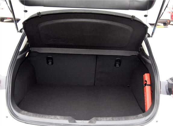 马自达3 昂克赛拉 2014款 两厢 1.5L 自动豪华型 车厢座椅   后备厢