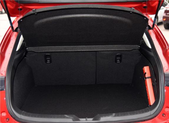 马自达3 昂克赛拉 2016款 两厢 1.5L 自动舒适型 车厢座椅   后备厢