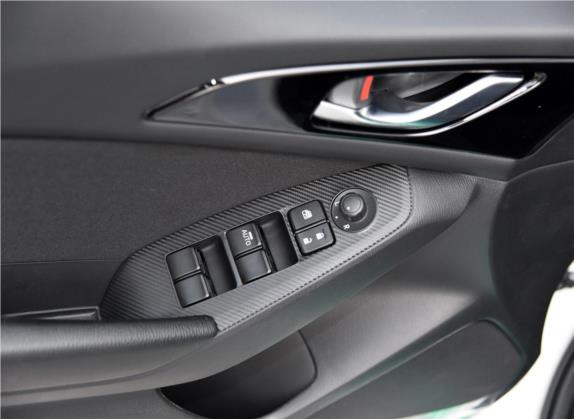 马自达3 昂克赛拉 2016款 三厢 1.5L 手动舒适型 车厢座椅   门窗控制