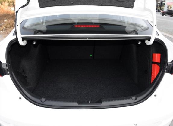 马自达3 昂克赛拉 2017款 三厢 1.5L 自动豪华型 国V 车厢座椅   后备厢