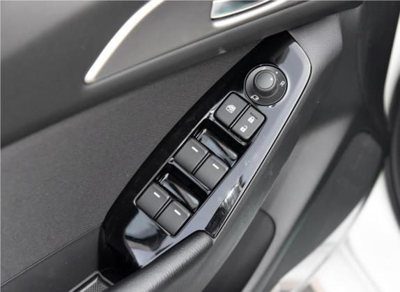 马自达3 昂克赛拉 2017款 三厢 1.5L 自动豪华型 国V 车厢座椅   门窗控制