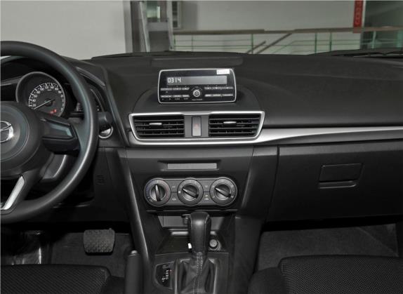 马自达3 昂克赛拉 2019款 云控版 三厢 1.5L 自动舒适型 国V 中控类   中控台