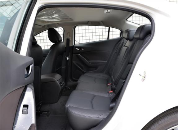 马自达3 昂克赛拉 2019款 云控版 三厢 2.0L 自动尊贵型 国VI 车厢座椅   后排空间