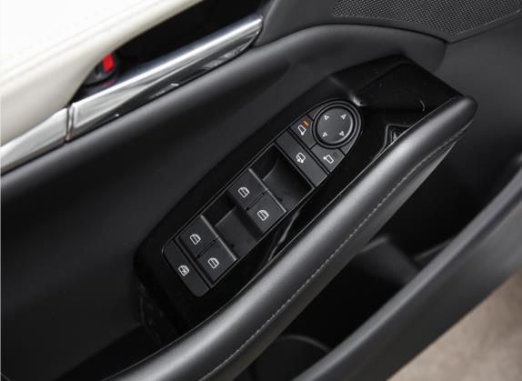 马自达3 昂克赛拉 2021款 2.0L 自动质尊版 车厢座椅   门窗控制