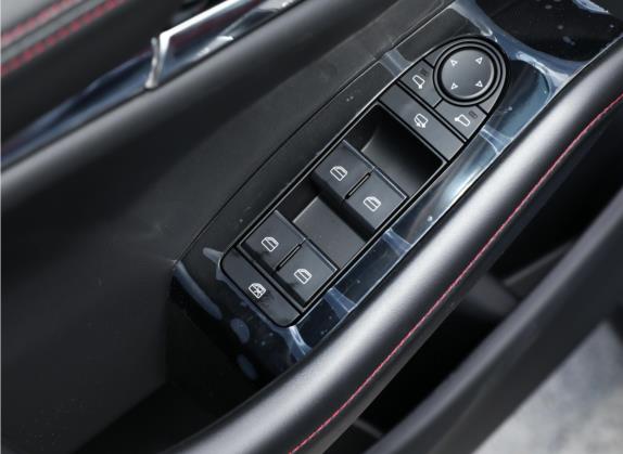 马自达3 昂克赛拉 2022款 2.0L 自动质睿黑曜版 车厢座椅   门窗控制