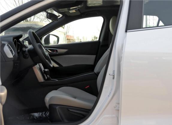 马自达CX-4 2016款 2.0L 自动两驱蓝天活力真皮版 车厢座椅   前排空间