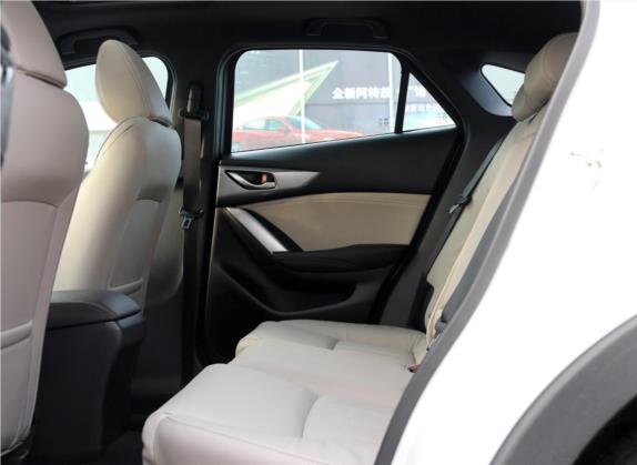 马自达CX-4 2016款 2.0L 自动两驱蓝天活力真皮版 车厢座椅   后排空间