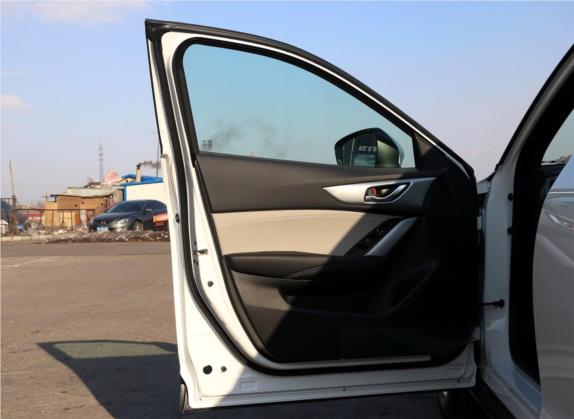 马自达CX-4 2016款 2.0L 自动两驱蓝天活力真皮版 车厢座椅   前门板