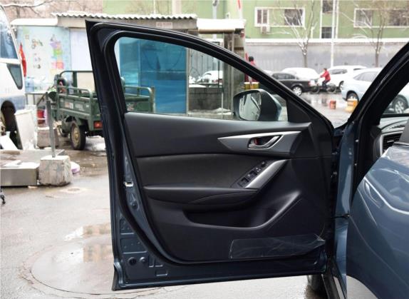 马自达CX-4 2016款 2.0L 自动两驱蓝天探索版 车厢座椅   前门板