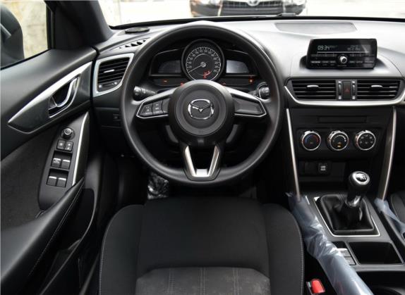 马自达CX-4 2018款  2.0L 手动两驱蓝天活力版 国V 中控类   驾驶位