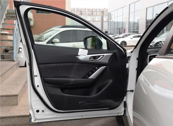 马自达CX-4 2018款 2.0L 自动两驱蓝天活力版 国VI 车厢座椅   前门板