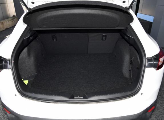 马自达CX-4 2018款 2.5L 自动四驱蓝天运动版 国VI 车厢座椅   后备厢