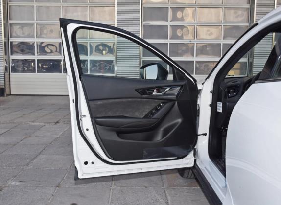 马自达CX-4 2020款 2.0L 自动两驱蓝天探索版 车厢座椅   前门板