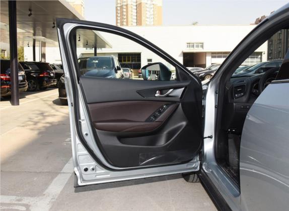 马自达CX-4 2020款 2.0L 自动两驱蓝天品位版 车厢座椅   前门板