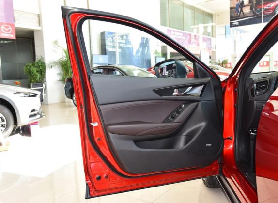 马自达CX-4 2020款 2.5L 自动四驱蓝天激情版 车厢座椅   前门板