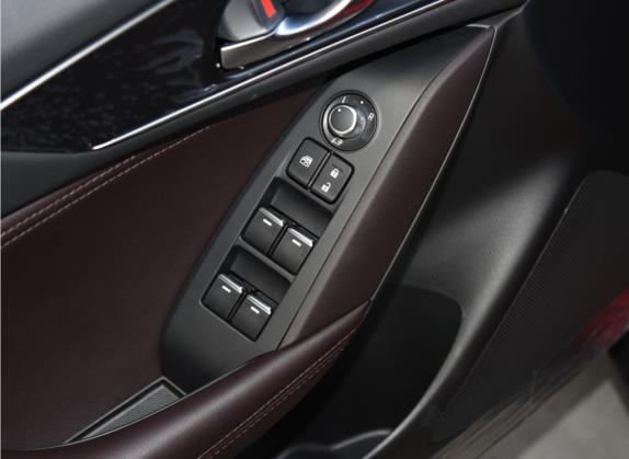 马自达CX-4 2021款 2.0L 自动两驱蓝天品位版 车厢座椅   门窗控制