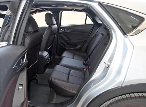 马自达CX-4 2021款 2.5L 自动两驱蓝天驾趣版 车厢座椅   后排空间